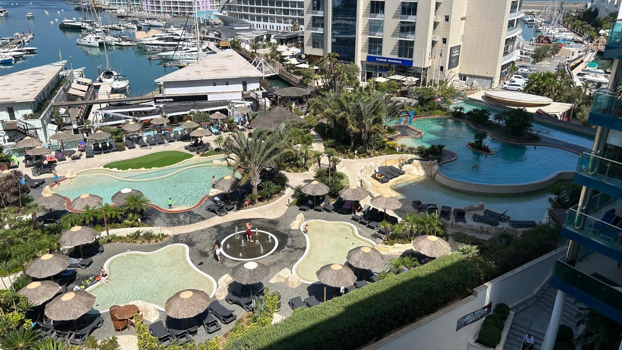 Ocean Village Luxury 2 Bed 2 Bath Apartment - Amazing Views - Pools And Jacuzzis ยิบรอลตาร์ ภายนอก รูปภาพ