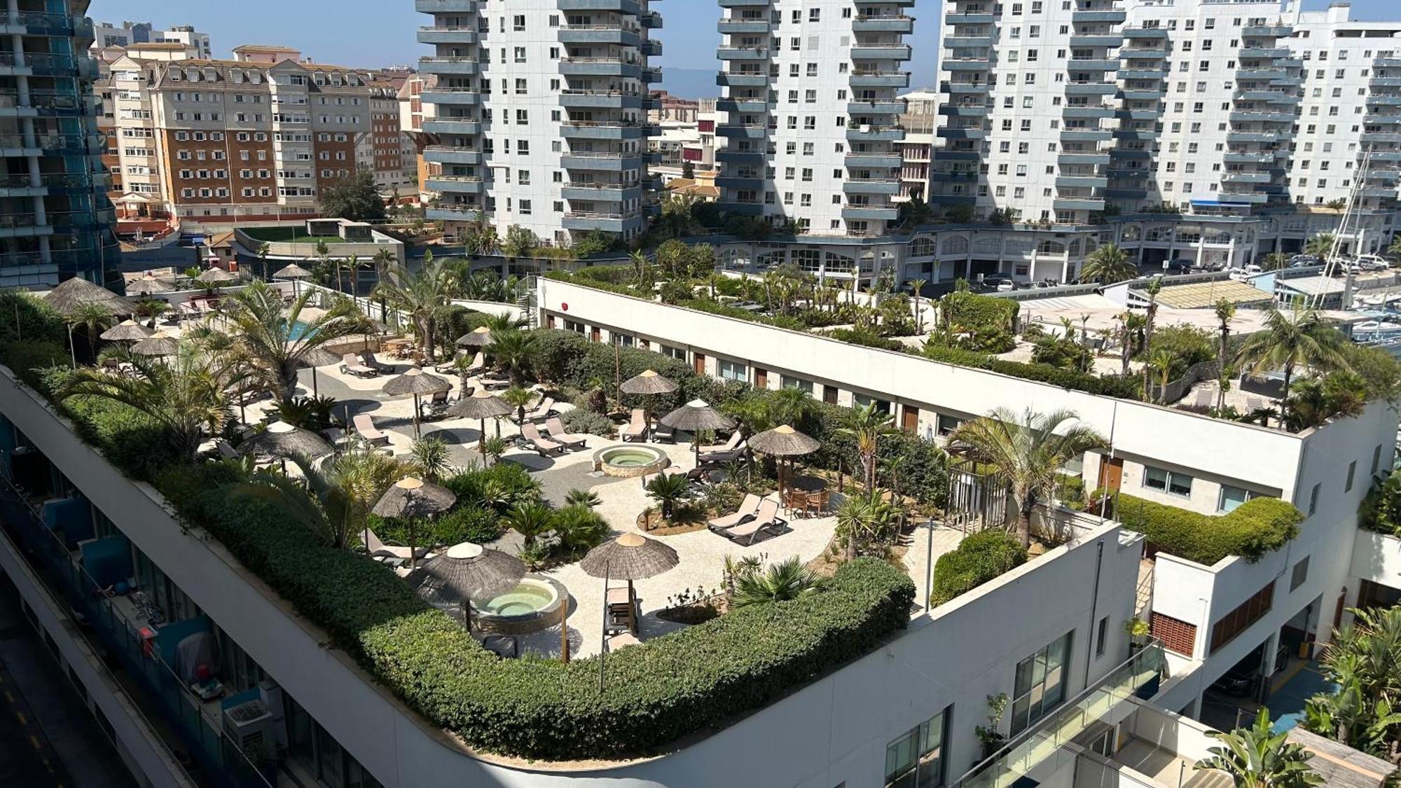 Ocean Village Luxury 2 Bed 2 Bath Apartment - Amazing Views - Pools And Jacuzzis ยิบรอลตาร์ ภายนอก รูปภาพ